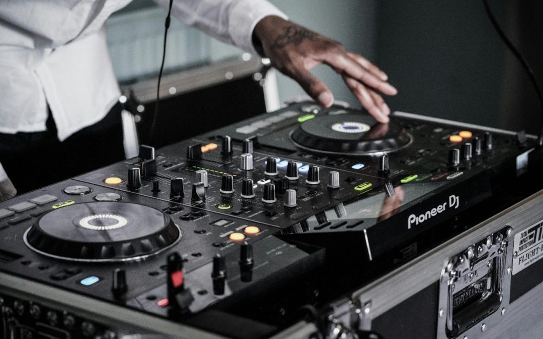 Old-Skool Tools and Practices in the Digital Age: How DJs Keep the Past Alive and What It Means for the Future of Work